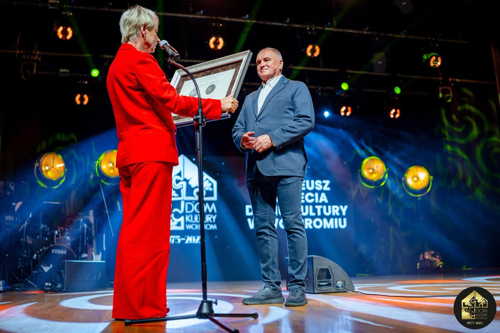 Dom Kultury w Wolbromiu ma 50 lat. Medal Polonia Minor i jubileuszowa gala z Piekarczykiem i Radkiem
