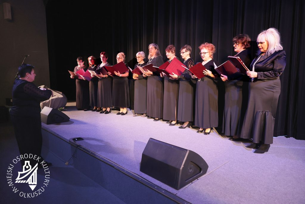 Chór Renesans śpiewa Gaudeamus igitur